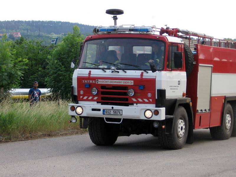 Požár zachvátil třípatrovou budovu bývalé Tiby