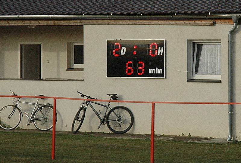 V Podluhách o postupu Březové rozhodovaly až penalty.