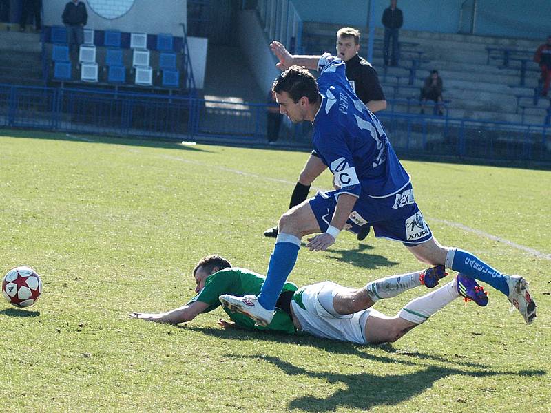Fotbalisté Králova Dvora porazili Chomutov 2:0.