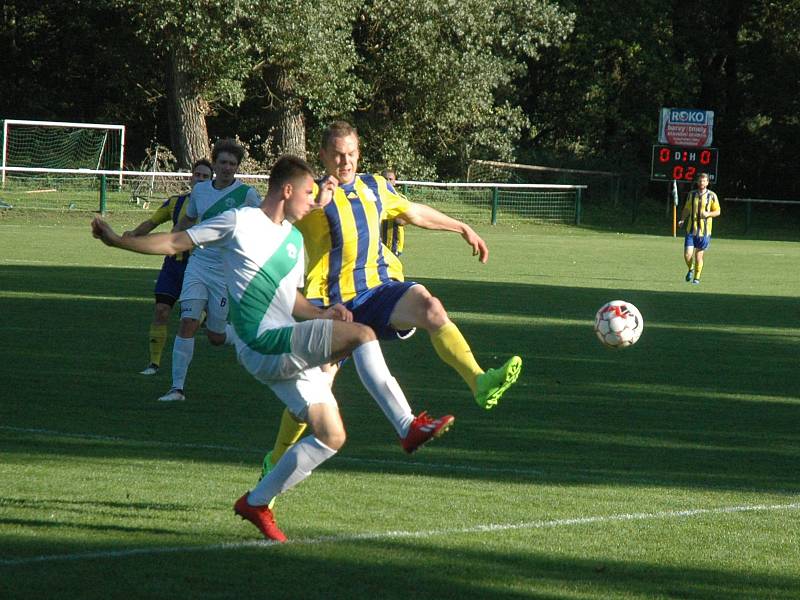 Z fotbalové I.B třídy, sk. E: AFK Loděnice - TJ Sokol Daleké Dušníky 5:1 (4:0).