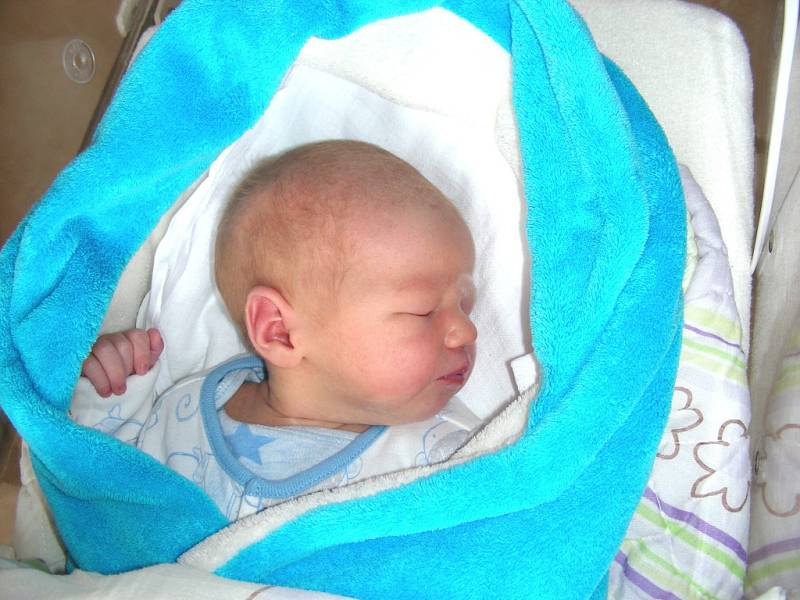 Mamince Petře a tatínkovi Bohuslavu z Prahy se v pondělí 11. dubna 2016 narodil první potomek, syn Vojtěch Petr Kabátek. Vojtíšek vážil po porodu 3,36 kg a měřil 49 cm. Jméno Petr má chlapeček po dědečkovi. 