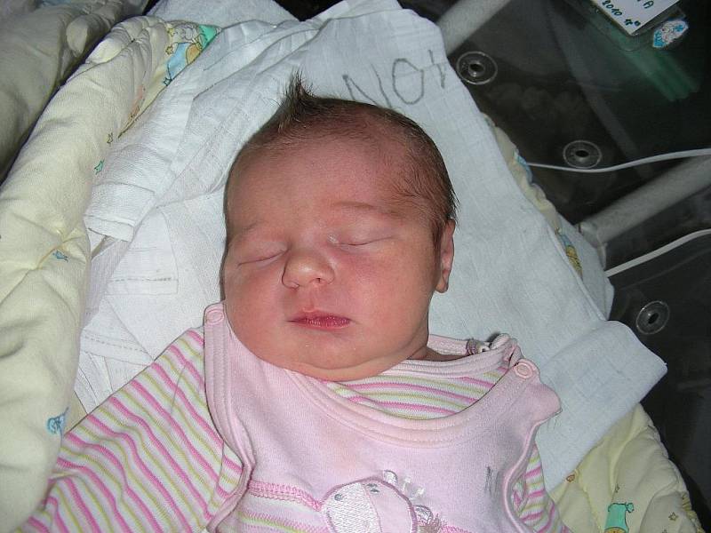 Druhé dítko přibylo v úterý 5. října do rodiny Gabriely a Pavla Hynkových z Berouna. K synkovi Matyáškovi si manželé pořídili holčičku, které vybrali jméno Šarlotka. Po porodu vážila princezna 3,71 kg a měřila 51 cm. 