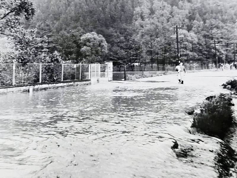 Povodně v roce 1965 v Loděnici.