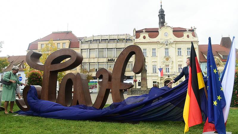 Slavnostní odhalení Skulptury LOVE HATE v Berouně.