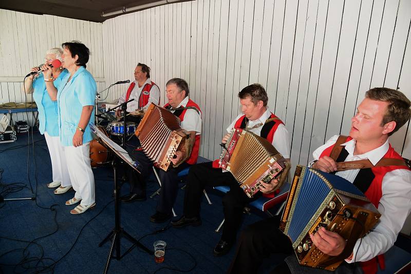 Ve Společenském domě Hořovice se uskutečnil další už jubilejní 40. Ročník festivalu Hořovická heligonka.