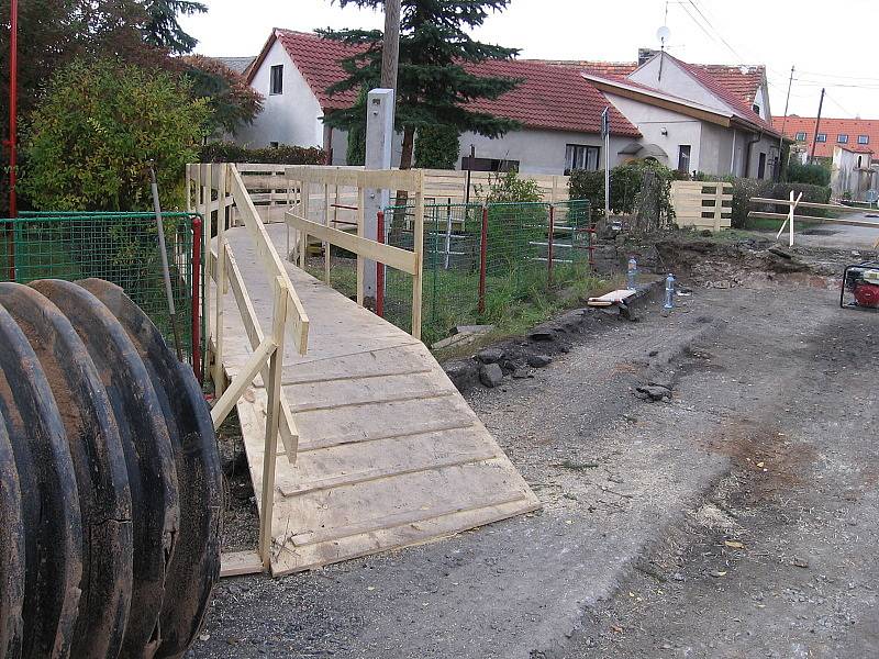 Oprava mostu uzavřela Bykoš do konce roku