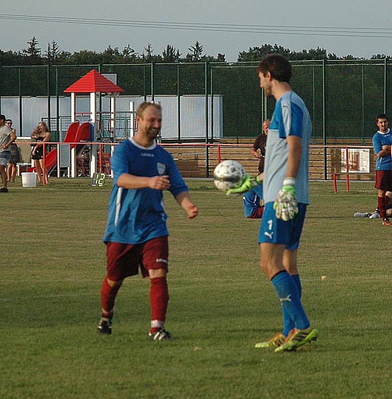 V Podluhách o postupu Březové rozhodovaly až penalty.