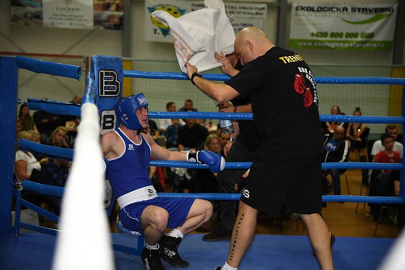 Z desátého ročníku Galavečeru boxu ve sportovní hale v Králově Dvoře.