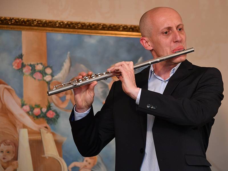Ze setkání s koncertem u příležitosti 25. výročí založení hudební školy Schola musica Stella maris v Králově Dvoře.
