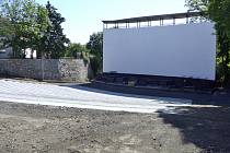 Z rekonstrukce letního kina v Berouně.