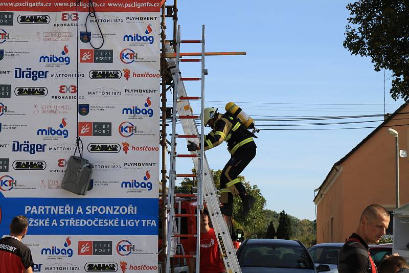 Z hasičské soutěže 'Toughest Firefighter Alive - Nejtvrdší hasič přežije' v Broumech.