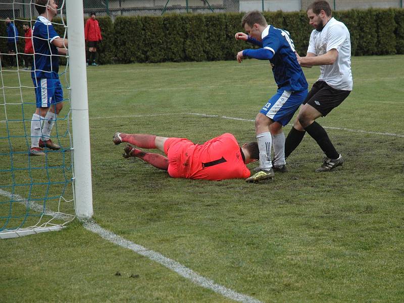 Fotbalový krajský přebor: FK Komárov - TJ Sokol Nespeky 2:0 (1:0).