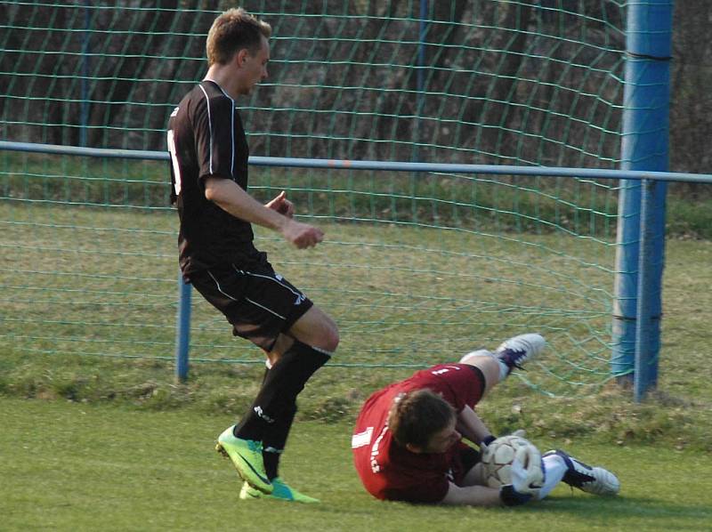 Divizní fotbalisté Hořovicka porazili druhé Strakonice 1:0.