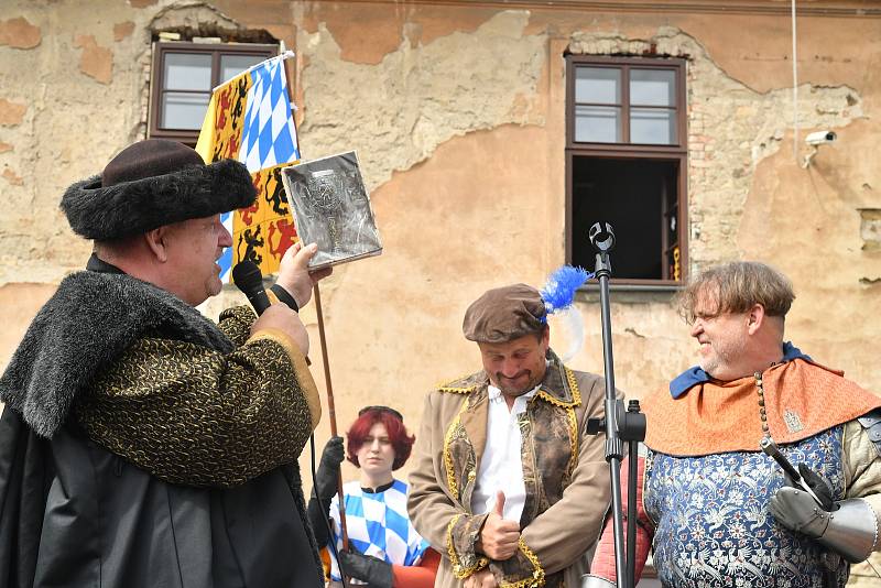 Královský průvod 'Poselstvo vévody Štěpána II. bavorského' spojený s historickým jarmarkem v Berouně.