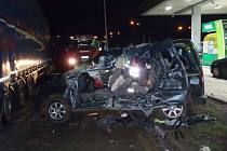 Při tragické dopravní nehodě u obce Tlustice zemřel řidič a spolujezdkyně z osobního vozidla.