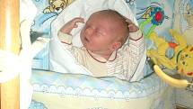 První miminko se narodilo 29. července manželům Heleně a Martinovi Součkovým. Je to kluk, jmenuje se Štěpán a po narození vážil 3,32 kg a měřil 48 cm. Šťastní rodiče si Štěpánka odvezli z porodnice domů do Žebráku. Foto: Rodinný archiv