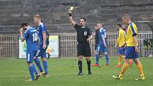 Fotbalisté Hořovicka (v modrém) svůj jarní triumf nezopakovali.