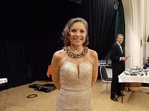 Lektorka tanců Romana Chvátalová na tanečních kurzech ve Zdicích.