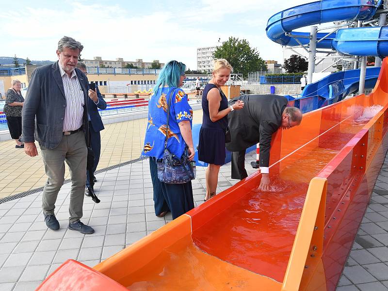 Ze slavnostního otevření berounského venkovního koupaliště na Velkém sídlišti.