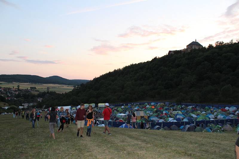 V pátek odstartoval oblíbený festival pod hradem Točníkem.