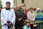 Desítky Ludmil z Česka, ale i Slovenska a stovky dalších lidí přijely v sobotu na Svatoludmilskou pouť, která se už tradičně konala v obci Tetín.
