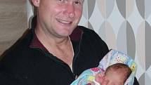 Šťastný tatínek Jan Štěpánek z Králova Dvora – Levína chová v náručí syna Čeňka, kterého přivedla na svět 5. května 2019 jeho manželka Vanda. Chlapečkovy porodní míry byly 49 cm a 3,40 kg. Z brášky se raduje tříletý Hynek.
