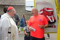 Dominik kardinál Duka OP arcibiskup pražský požehnal vozidlu řevnických záchranářů
