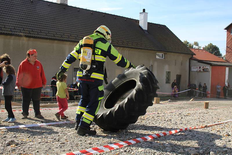 Z hasičské soutěže 'Toughest Firefighter Alive - Nejtvrdší hasič přežije' v Broumech.