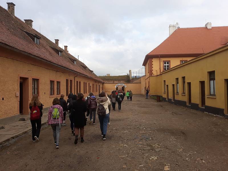 Studentky si připomněly kulaté výročí od prvního transportu českých židů v 2. světové válce.