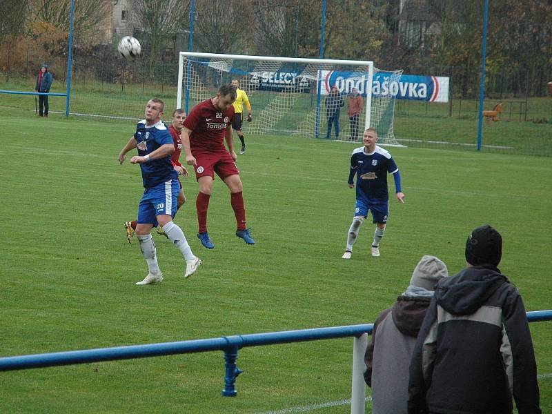 Fotbalový krajský přebor: FK Komárov - FK Bohemia Poděbrady 3:1 (2:0).