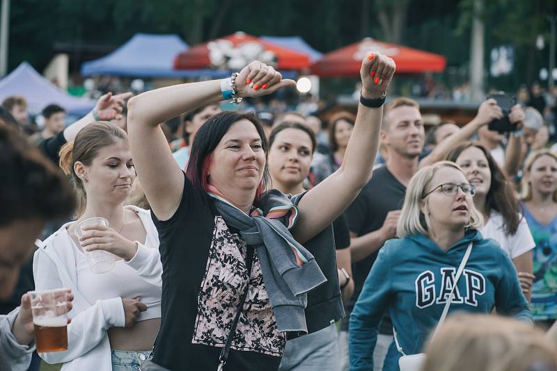 Z benefičního hudebního festivalu HudliceFest 2022.