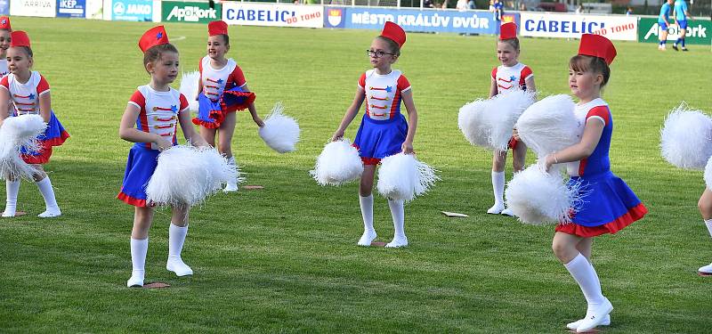 Mažoretky Berounské Hvězdičky zpestřily přestávku fotbalového utkání Fortuna ČFLA.