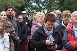 Desítky Ludmil z Česka, ale i Slovenska a stovky dalších lidí přijely v sobotu na Svatoludmilskou pouť, která se už tradičně konala v obci Tetín.