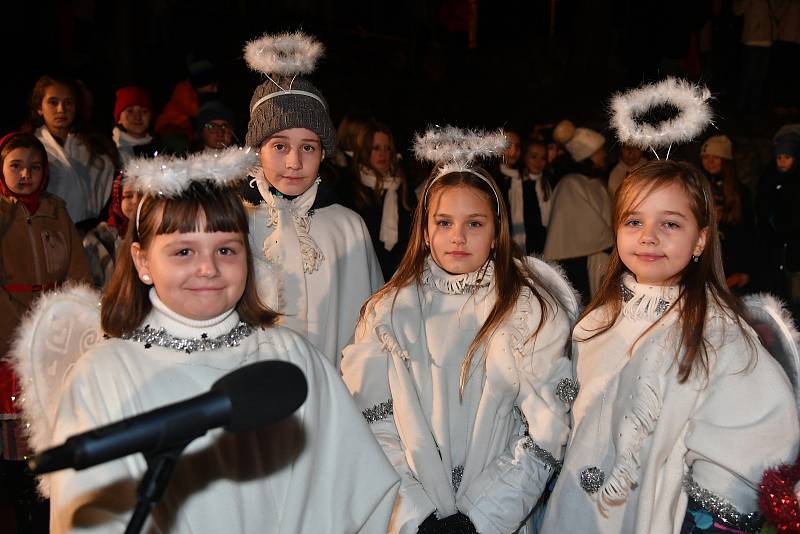 Ladovský jarmark letos přitáhl hodně lidí