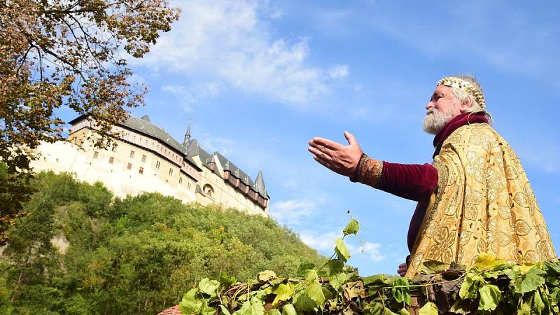 Z císařského průvodu v rámci Karlštejnského vinobraní.