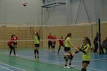 Další z turnajů krajského přeboru volejbalistek se uskutečnil v Hořovicích.