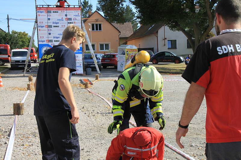 Z hasičské soutěže 'Toughest Firefighter Alive - Nejtvrdší hasič přežije' v Broumech.