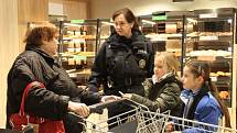 Bezpečnostní policejní akce v obchodním domě Lidl v Berouně.