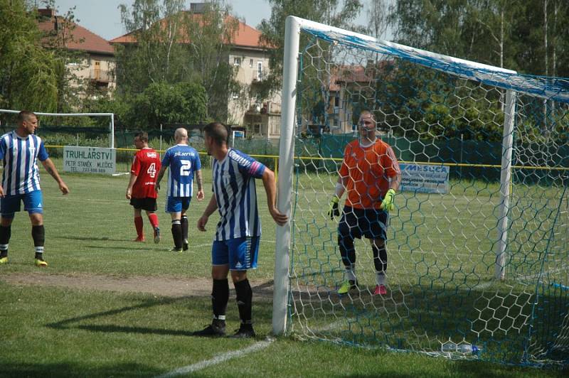 Fotbalisté Tlustice i přes prohru se Žebrákem v posledním kole měli důvod k oslavě.