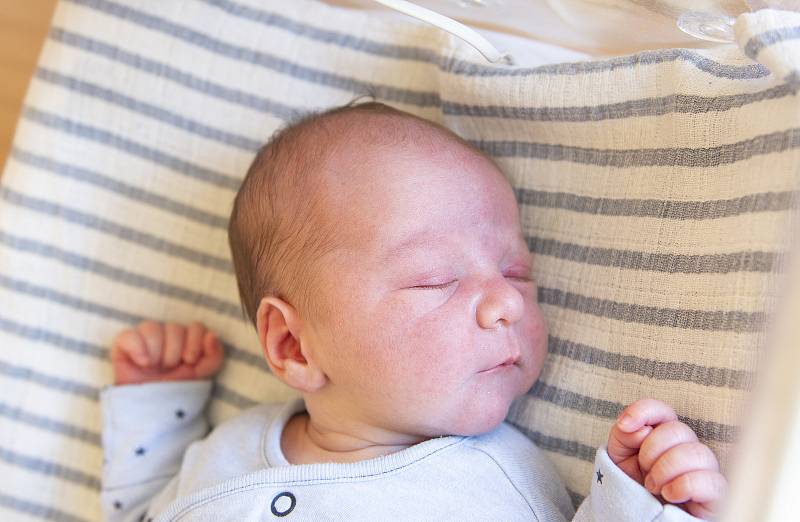 Oskar Beneš se narodil v nymburské porodnici 9. června 2021 v 10.52 hodin s váhou 3430 g a mírou 50 cm. Na chlapečka se v Nymburce těšili maminka Veronika, tatínek Vojtěch a bráška Karel (3 roky).