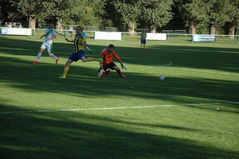 Z fotbalové I.B třídy, sk. E: AFK Loděnice - TJ Sokol Daleké Dušníky 5:1 (4:0).