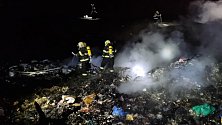 Hasiči zasahovali u požáru skládky komunálního odpadu v katastru obce Stašov na Berounsku.