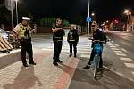 Kontrola cyklistů, kterou prováděla Městské policie Beroun ve spolupráci s dopravní policií.