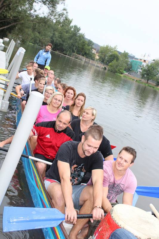 V berounském autokempu bylo o víkendu rušno. Konal se zde už 13. ročník závodů dračích lodí Berounský drak. Jeho součástí byl i Lunapark pro děti.