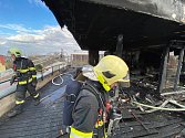 Požár v bytovém domě ve Vestci 8. března 2020.