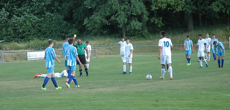 Z titulu krajského přeborníka starších dorostenců se radovala po výhře 2:0 Čáslav.