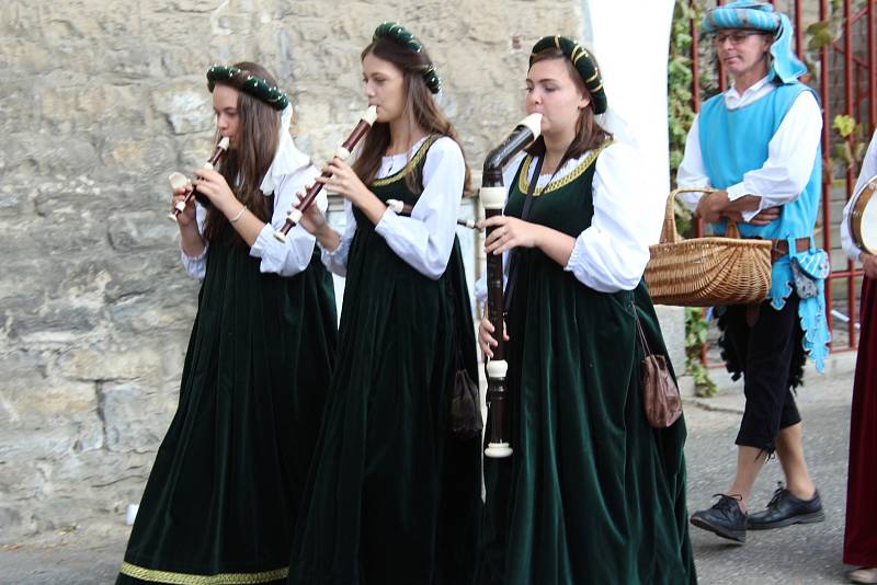 Tradiční, již 22. Karlštejské vinobraní, konané o víkendu 29. a 30. září, opět přilákalo tisíce lidí z České republiky i ze zahraničí. Připraven byl stejně jako každoročně bohatý program pro oba dny.