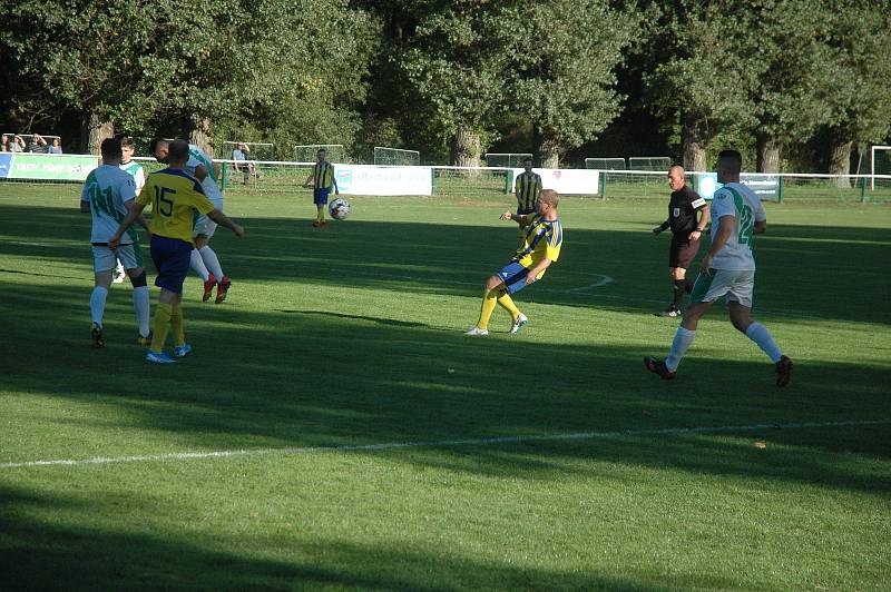 Z fotbalové I.B třídy, sk. E: AFK Loděnice - TJ Sokol Daleké Dušníky 5:1 (4:0).