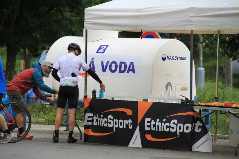 První ročník cyklistického závodu pro veřejnost L'Etape by tour de France.