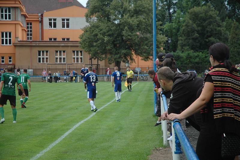 Komárov (v modrém) doma nestačil na favorizované Klíčany.